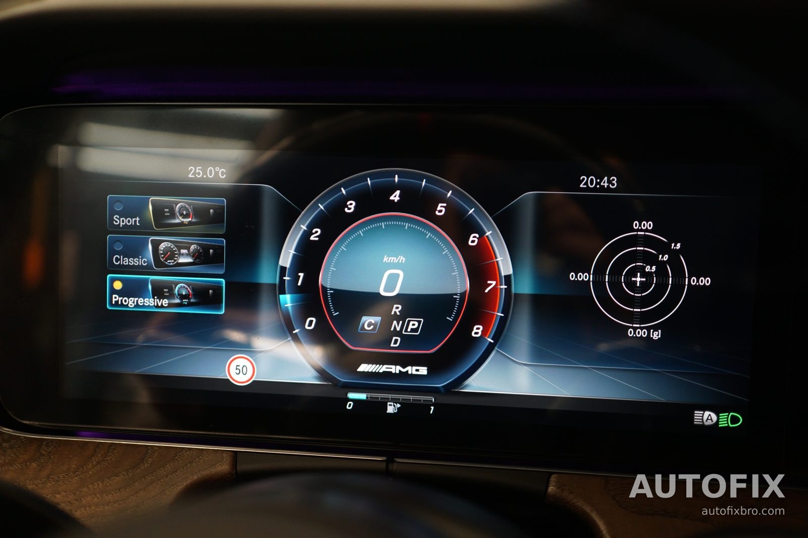 벤츠 W213 E클래스 익스클루시브 (18년식) 와이드콕핏 계기판에 AMG 테마를 적용한 화면입니다.