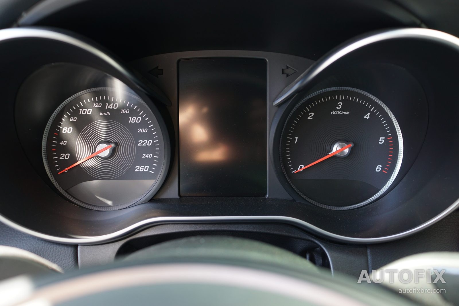 벤츠 W205 C클래스 작업 전 아날로그 계기판입니다.
