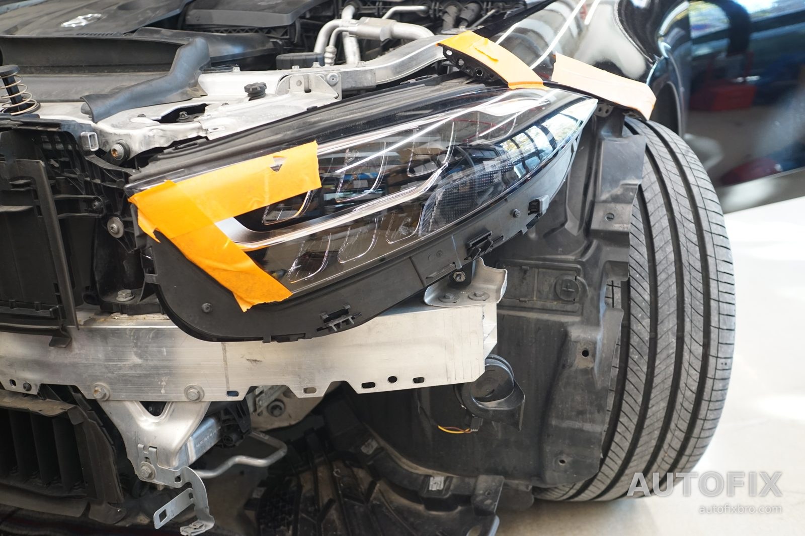 벤츠 C257 CLS 300d 범퍼를 탈거하고 헤드램프를 교체합니다.