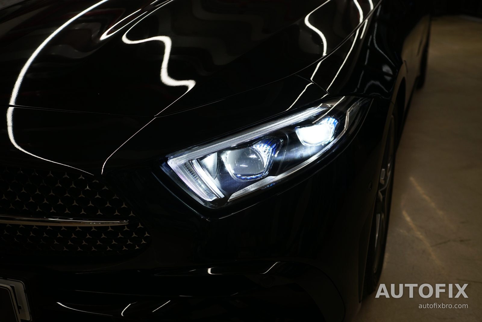 벤츠 C257 CLS 300d 어두운 곳에서 본 점등 모습입니다.