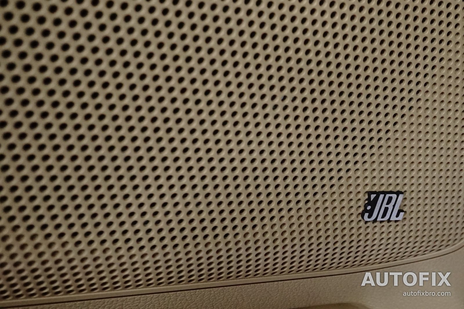기아 카니발 하이리무진 (JBL 옵션) 순정 JBL 스피커 그릴.