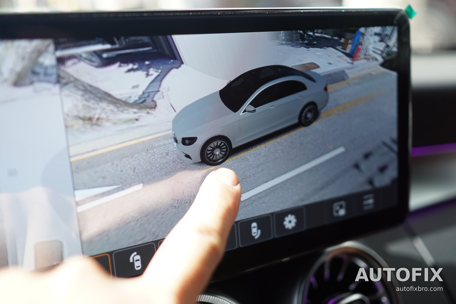 벤츠 W205 C200 카브리올레 (페이스리프트) 3D 화면은 손가락으로 돌려 가며 차 주변을 볼 수 있습니다.